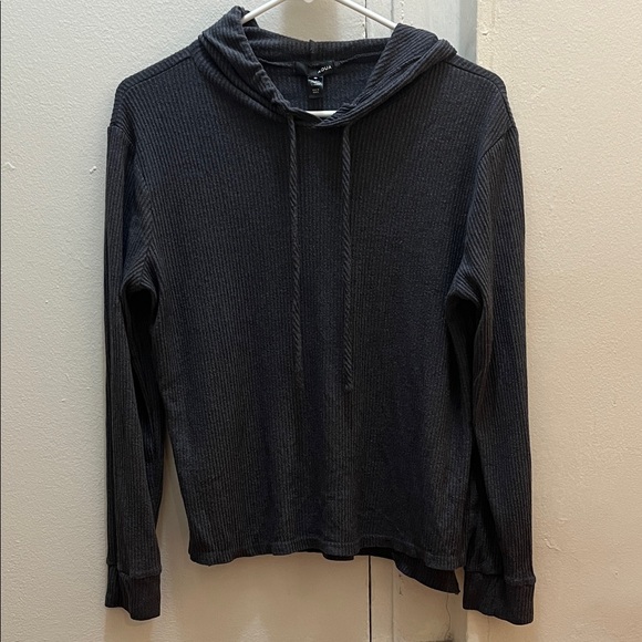 Aqua Tops - Aqua by Bloomingdale’s Gray Ribbed Hoodie Size XS